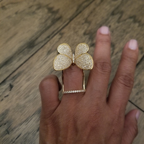 Moving Paved Butterfly Ring Gold Size 5 or 5.5 - Picture 10 of 14